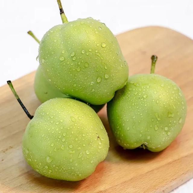 Early crisp pears